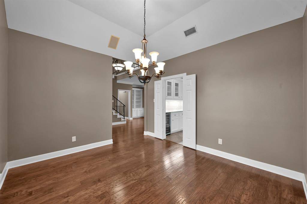 Dining room directly to the right of the foyer