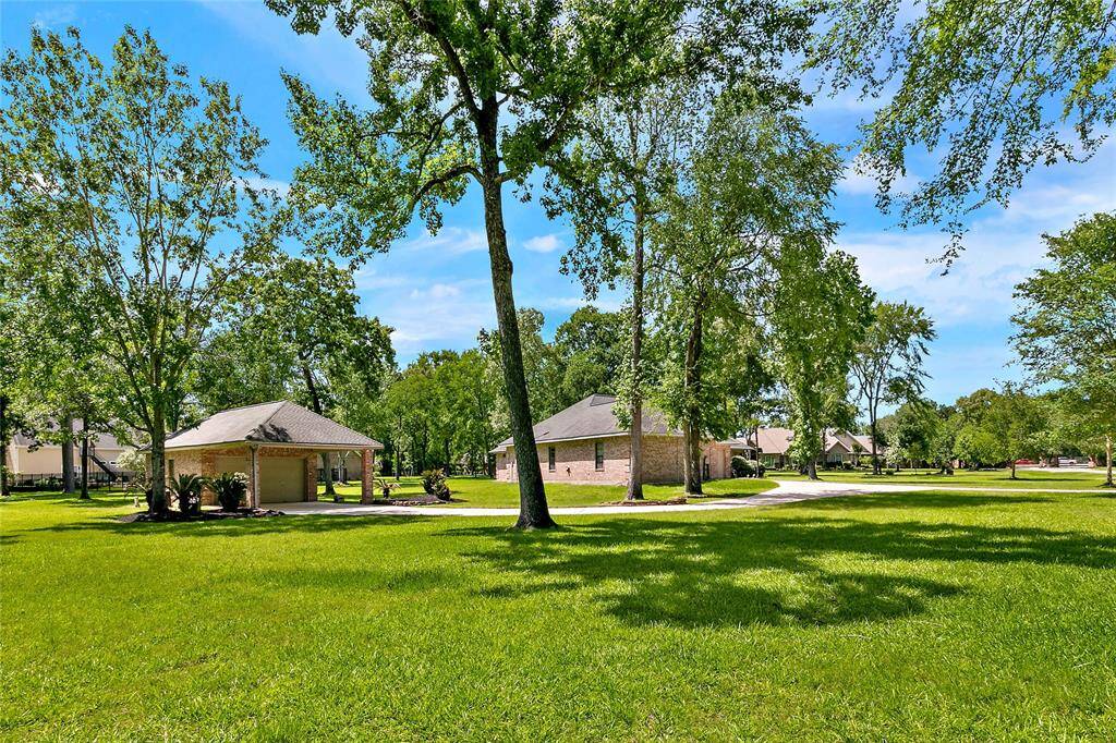 Long driveway with ample space for multiple vehicles and easy access to detached garage with porte-cochere.