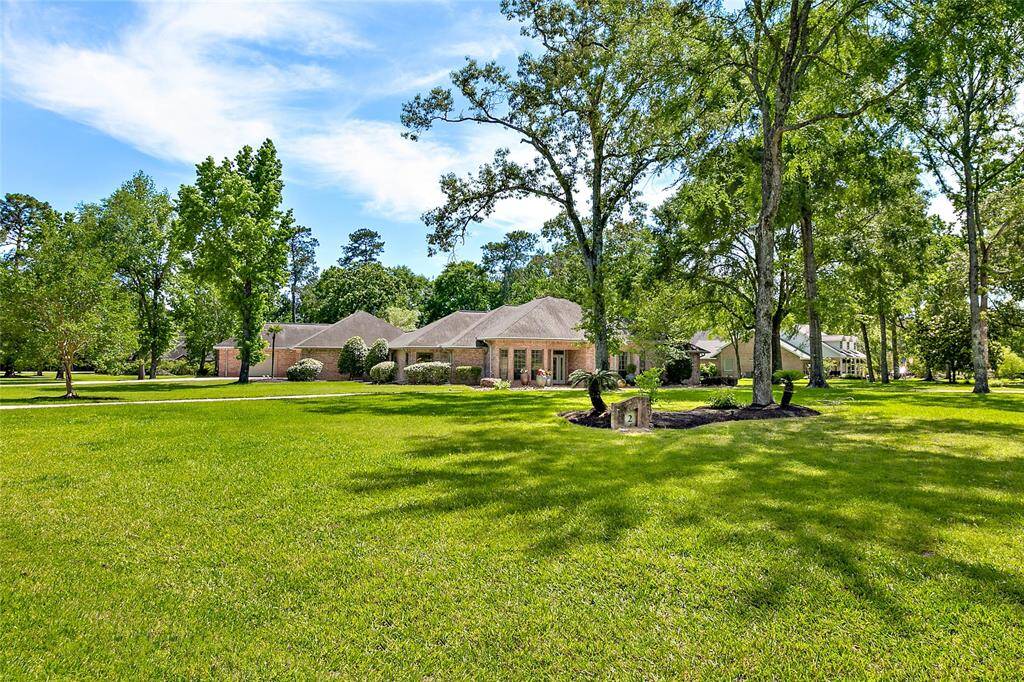 Yard with curb appeal; showcasing the depth and open layout of the entire outdoor space.