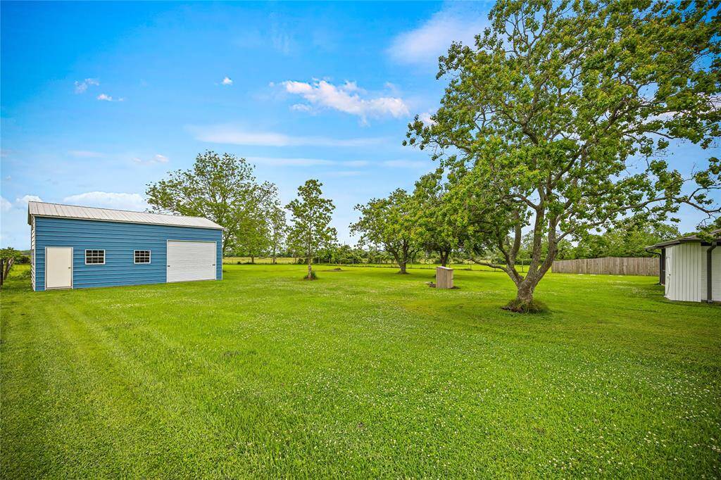Detached garage