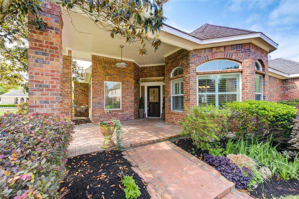 Welcome to 2007 N Greens Blvd – Your Perfect Place to Call Home!