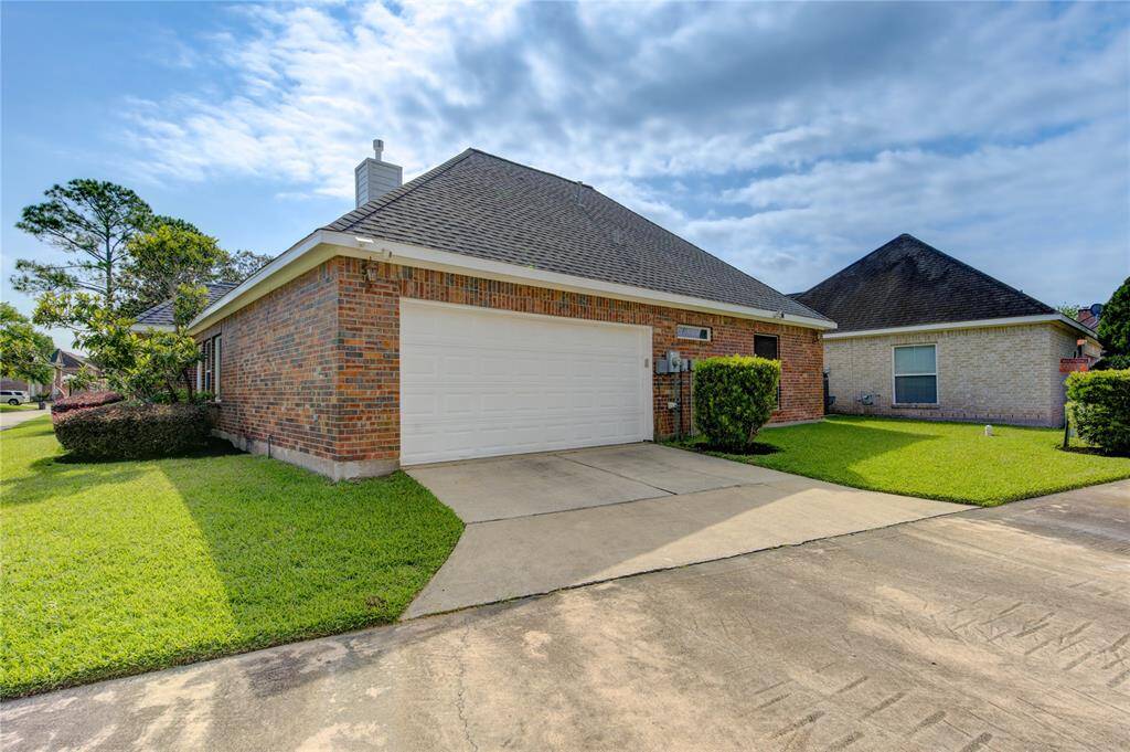 Alleyway leading to the driveway, offering convenient access to the home and garage.