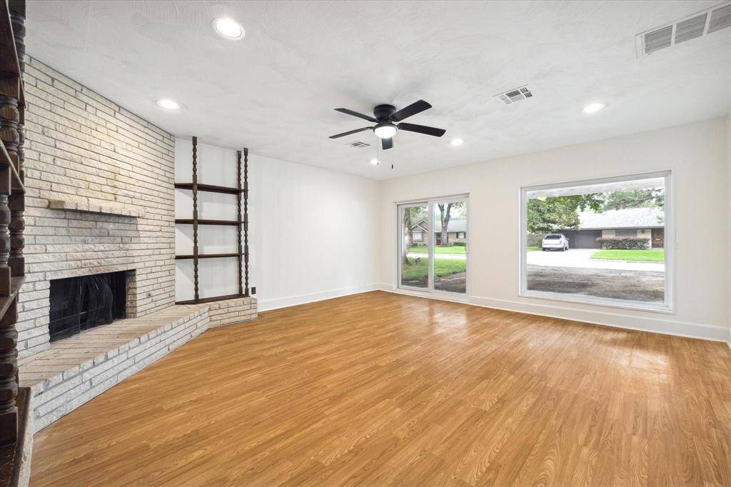 Extra room with a fireplace. Can be used as an office, playroom, or a gameroom.