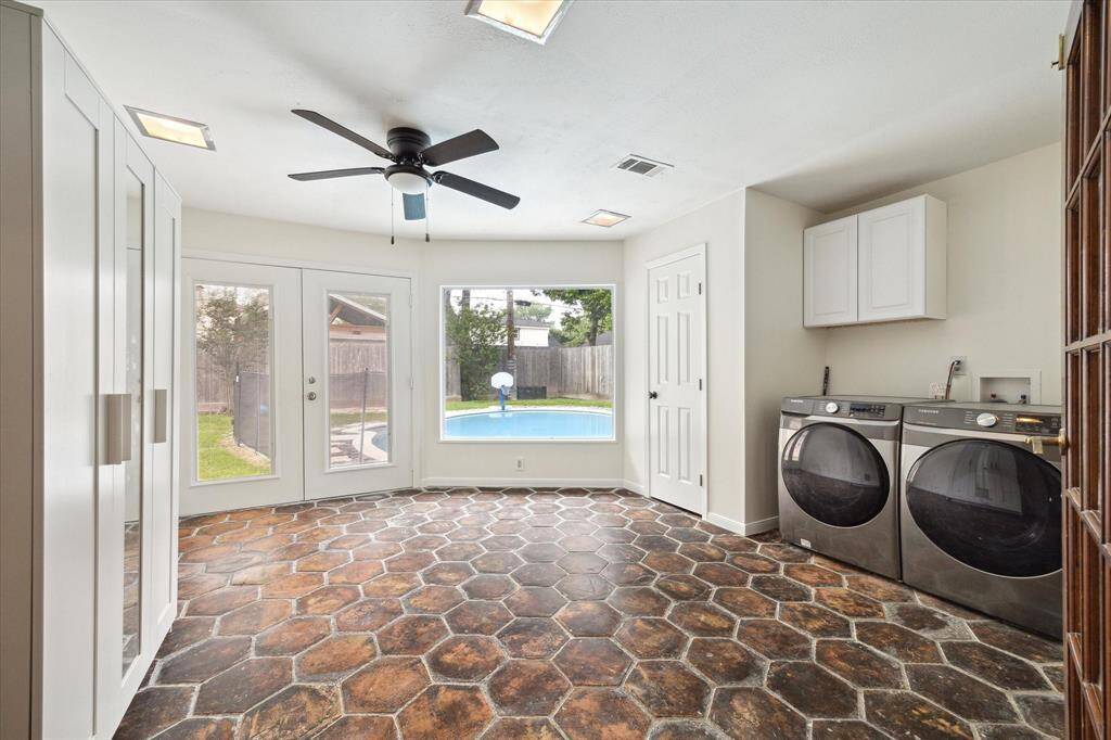 Large laundry/mudroom.