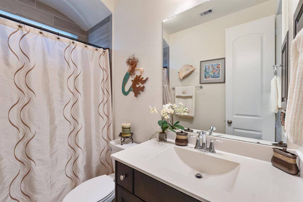 Full bath with tub/shower combo.