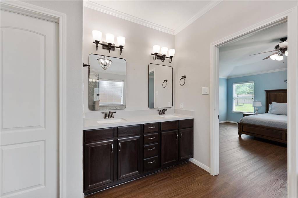 Double sinks and with lots of storage