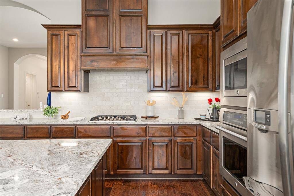 Built-In Stainless Steel Appliances including Gas Cooktop