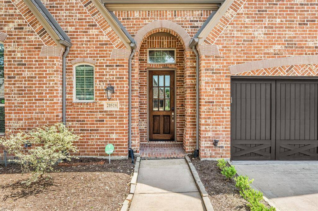 Beautiful Highland Home Elevation Curb Appeal!