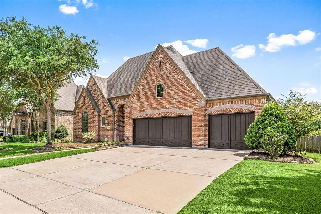 Full 3 Car Garage