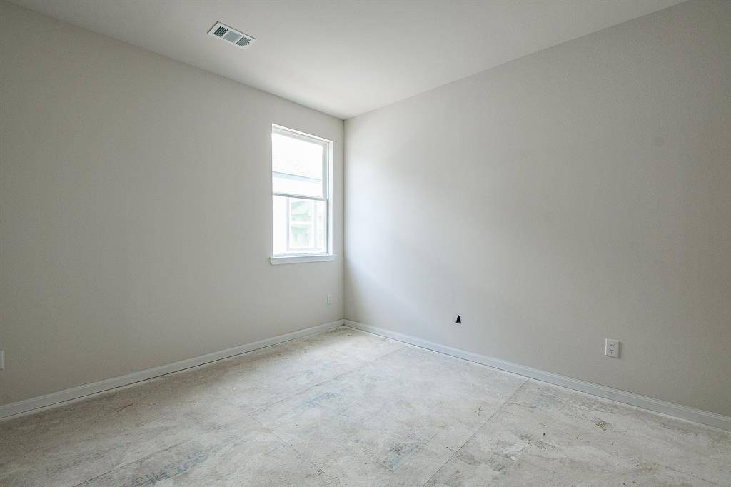 The neutral-toned walls make a perfect backdrop when it comes to decorating.
