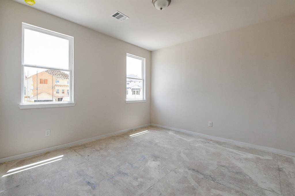 Here is the last bedroom.