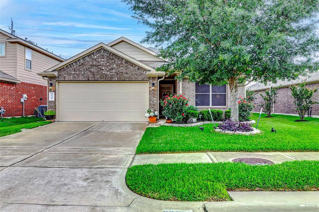 Welcome to this beautifully maintained 3-bedroom, 2-bathroom home nestled in the welcoming Jasmine Heights community. From the moment you arrive, you'll be drawn in by the home's inviting charm and thoughtful design.