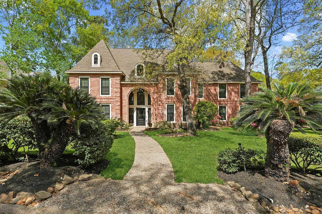 Welcome to 2106 Mount Forest Dr in The Landing of Kings Point.