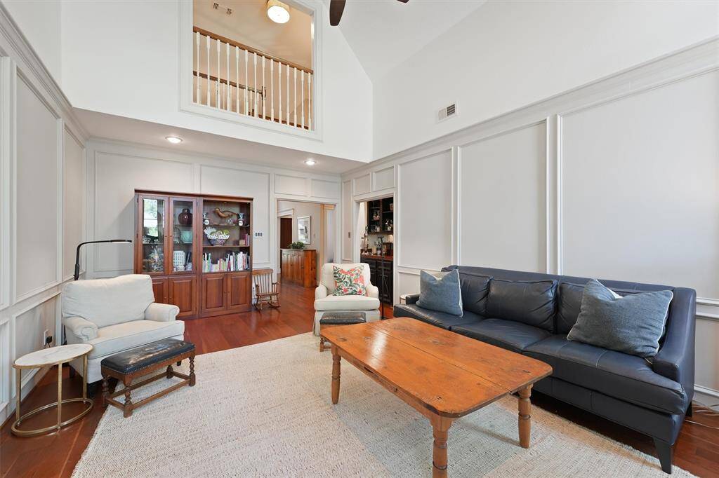 Another view of this large living area.
