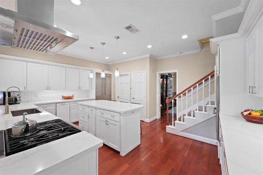 Kitchen with shaker style soft close cabinets and pull out lower drawers.