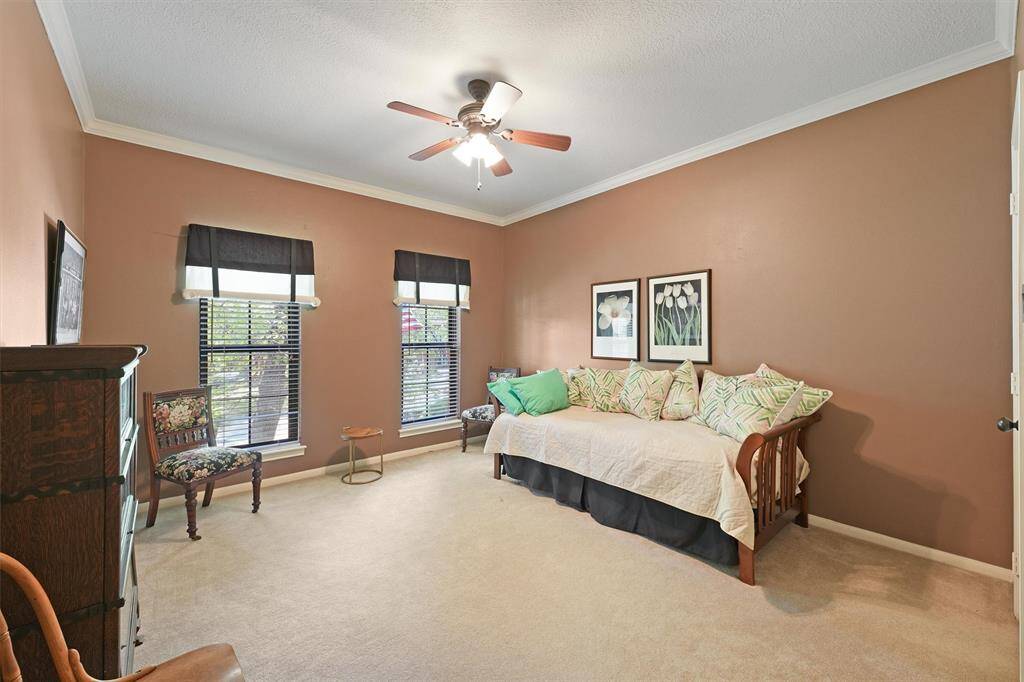 Second bedroom.