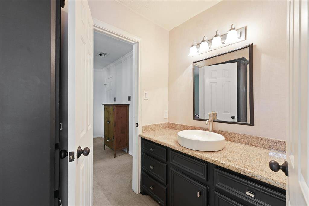 2nd upstairs bath