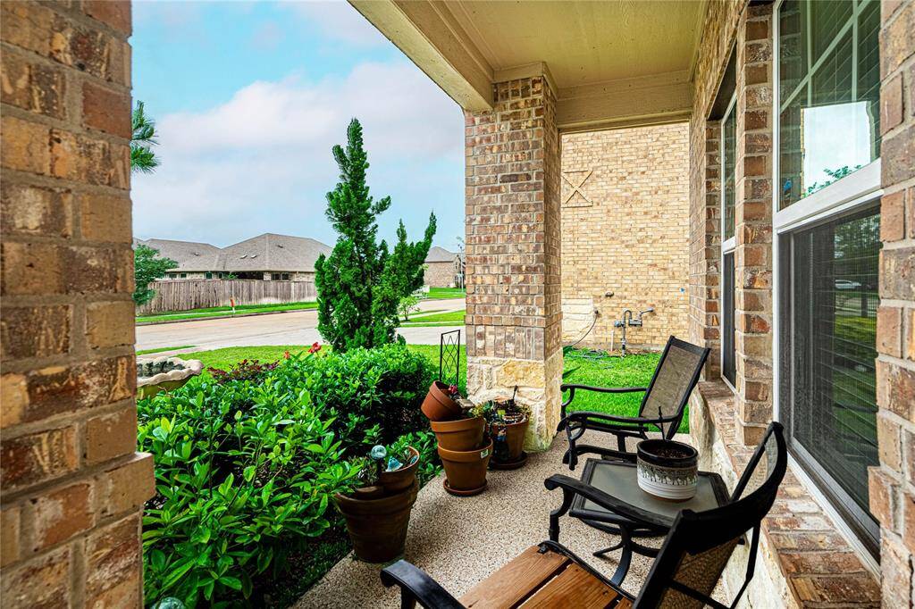Chairs in front yard can stay