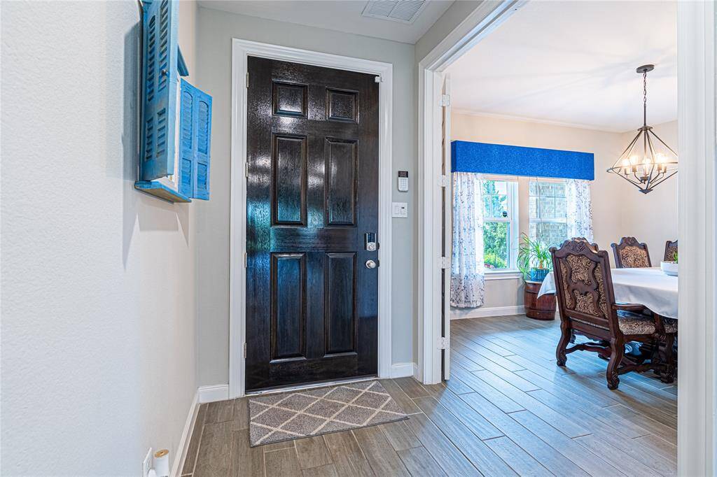 Simply Safe Security system included (proximity sensors & external cameras