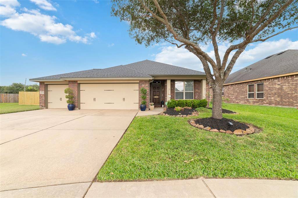 Welcome home! Beautiful curb appeal!