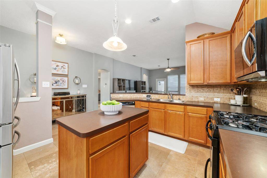 Center island for extra cooking area