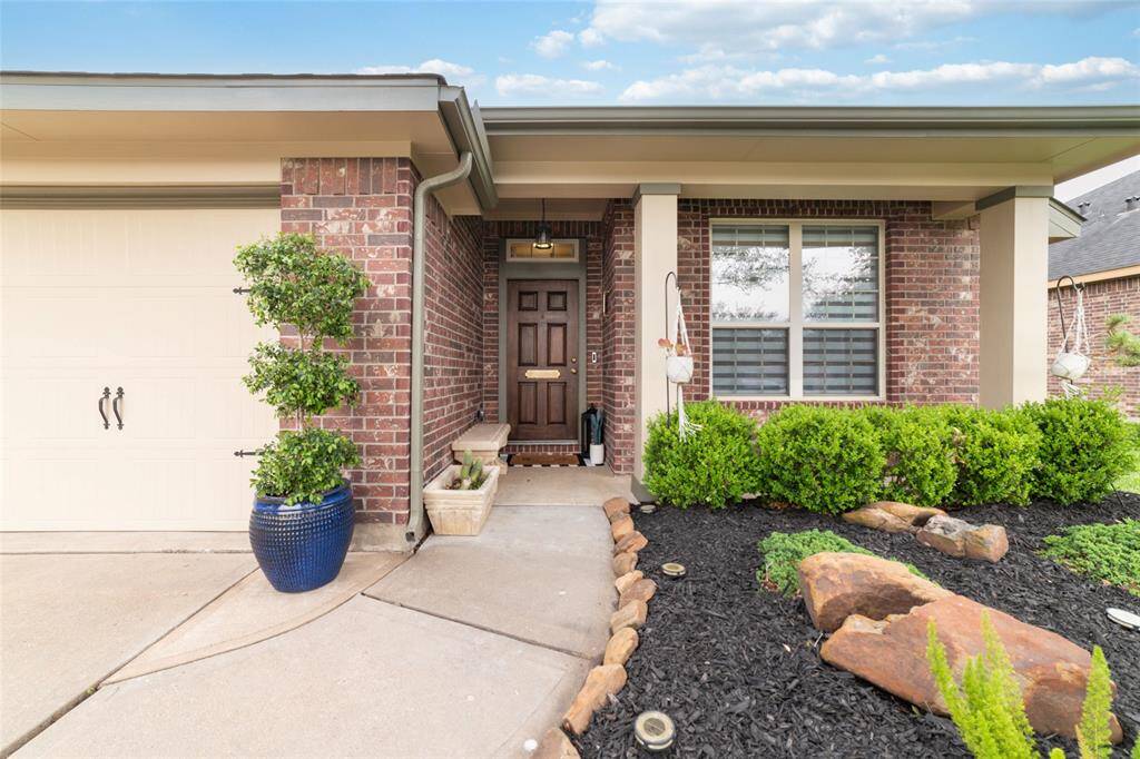 Welcoming entry with cozy front porch