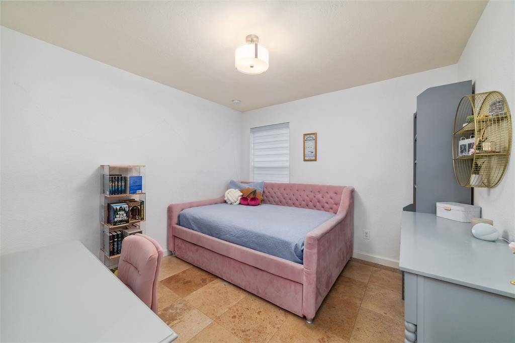 Secondary bedroom