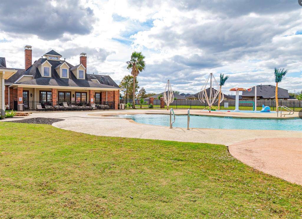 Clubhouse & Pool