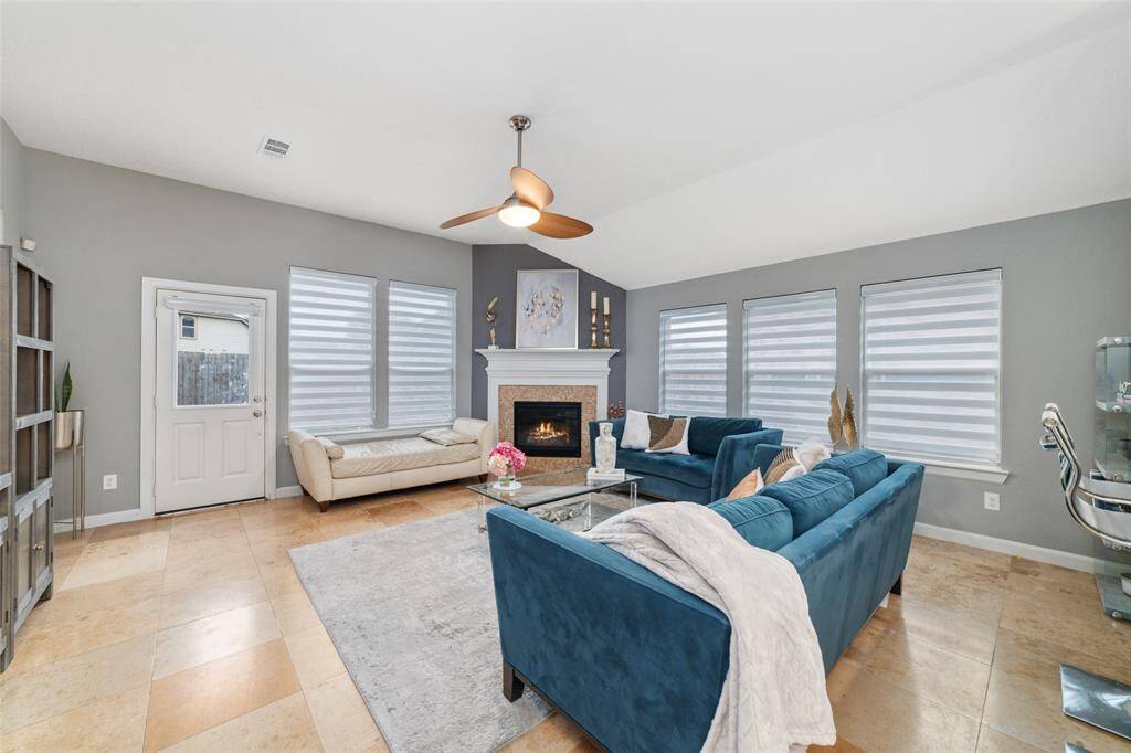 Spacious living room