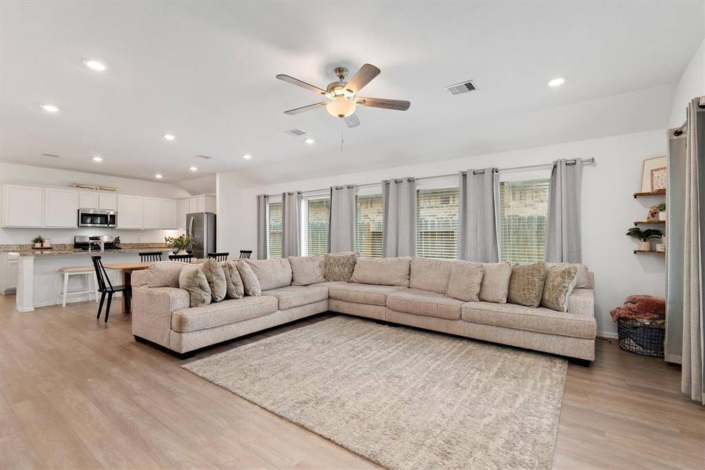 LAMINATE WOOD FLOORING