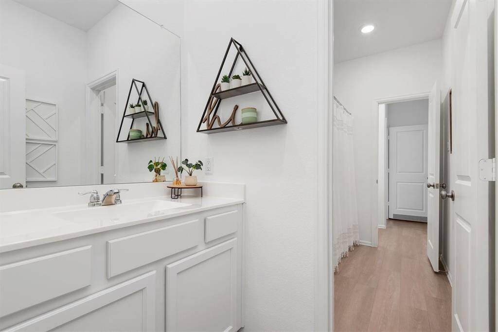 2NS HALF OF THE JACK AND JILL BATHROOM
