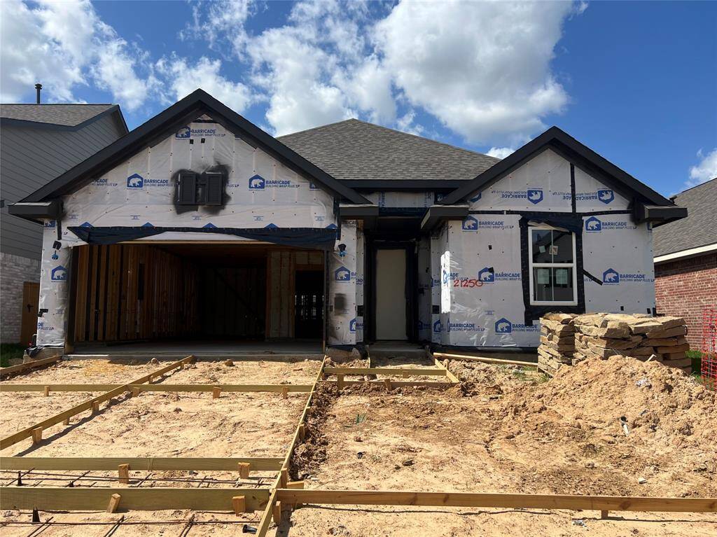 One-story home with 3 bedrooms, 2.5 baths and 3 car tandem garage