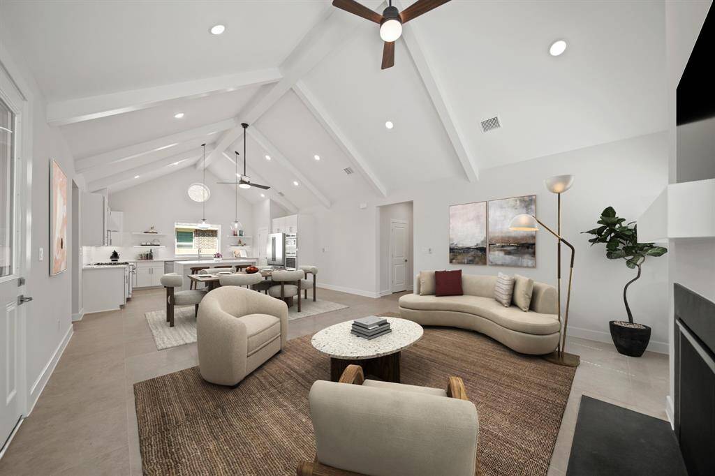 Bright open floor plan (*Photo not of actual home and used for illustration purposes only.)