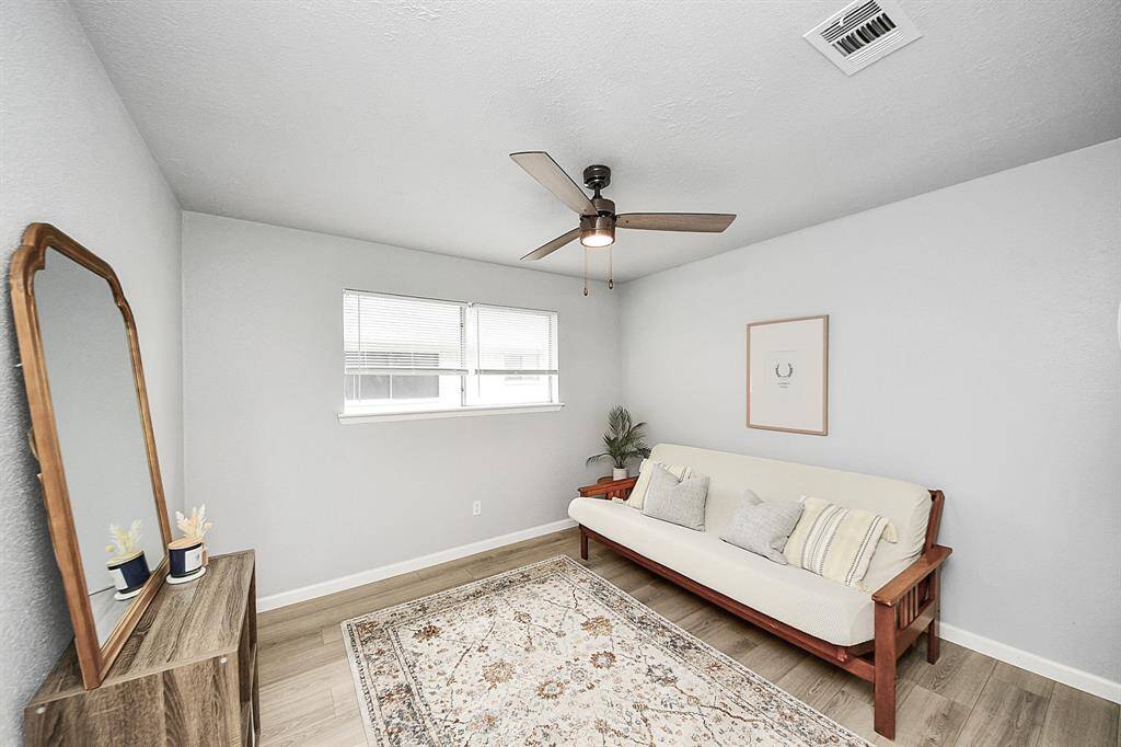 2nd bedroom.