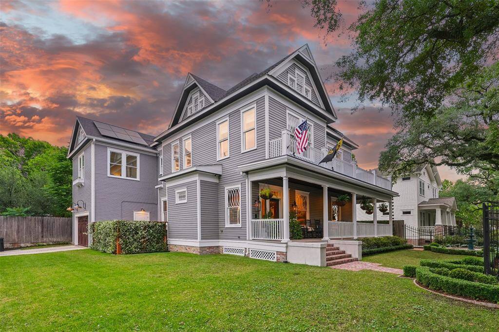 Historically significant and architecturally revered, 215 Bayland Avenue holds a unique place in Houston’s story. Built in 1903 by Woodland Heights founder William A. Wilson for his beloved daughter, this residence predates the neighborhood’s 1907 establishment and was the largest home in the area at the time — and the only one with a third floor. Meticulously renovated, the home’s original charm has been preserved and enhanced for modern living.