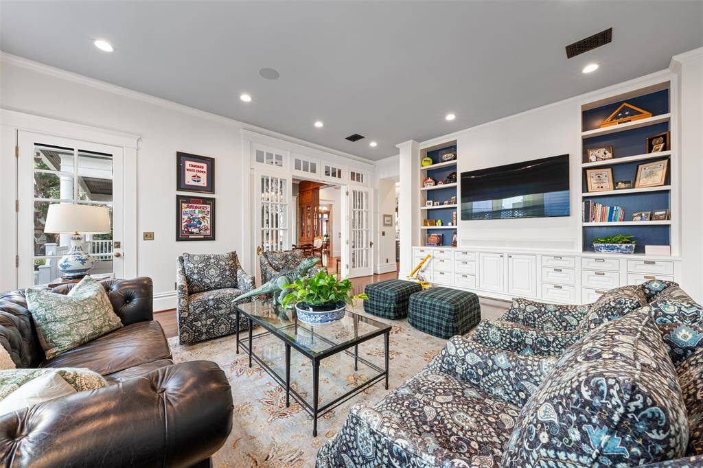 Airy, open, and adaptable, this space accommodates casual lounging or lively entertaining with effortless style.