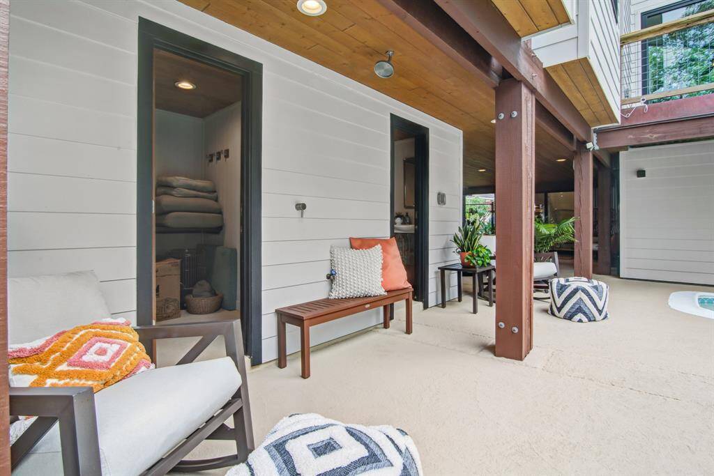 Spot the outside shower! Entry to pool house and full bathroom.