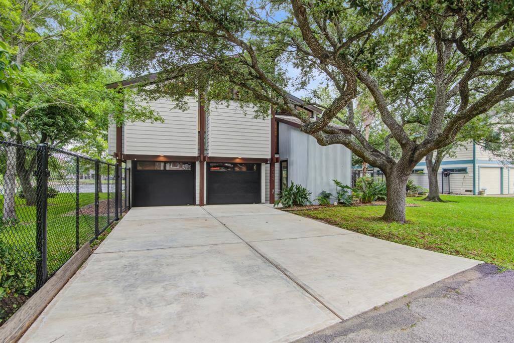 This mid-century modern waterfront home is a total gem.