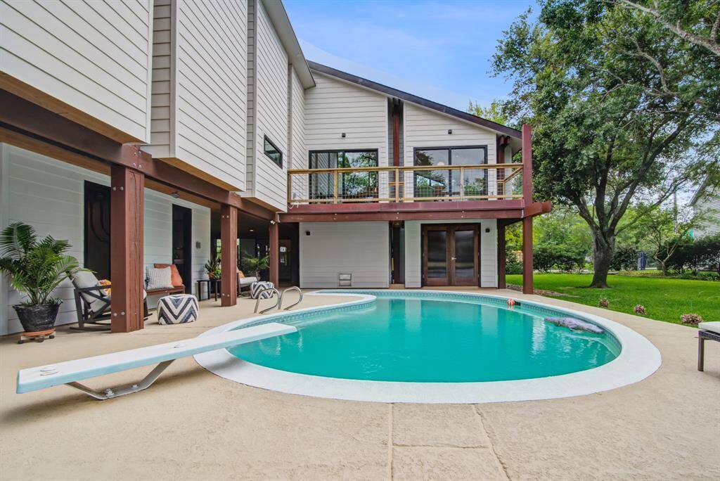 Gorgeous deep pool for relaxing and cooling off. New pool surround and pool pump motor.