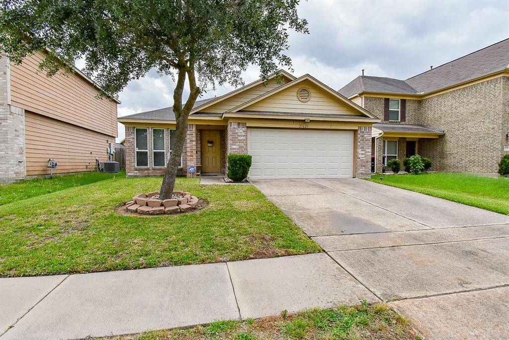 Easy access to Clay Road, SH 99, I-10.