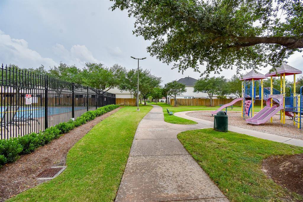 Neighborhood Amenities include: walk/jog paths...
