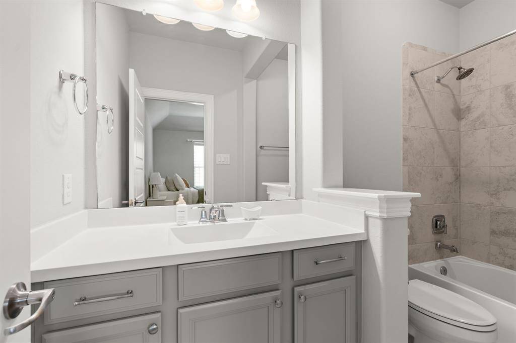 en-suite bath