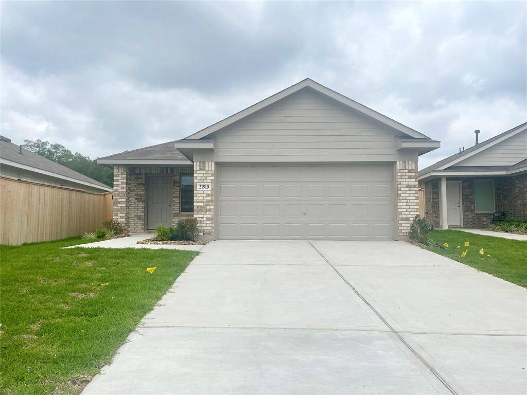 RECENTLY BUILT 3/2/2 located in TAVOLA!