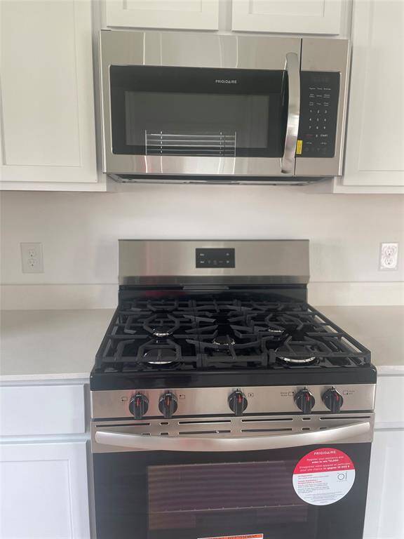 Frigidaire stainless steel appliances, gas stove!