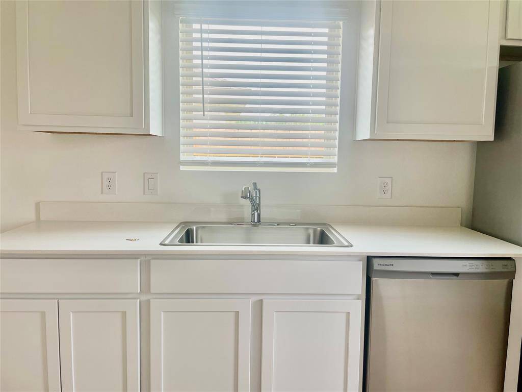 Nice kitchen window and dishwasher for your convenience!