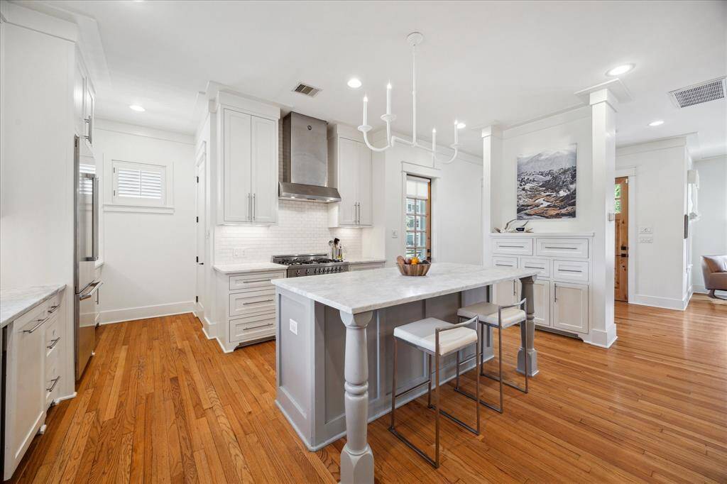 The kitchen also has an extra prep space and the most amazing walk-in pantry (not pictured.. you'll have to see it IRL)