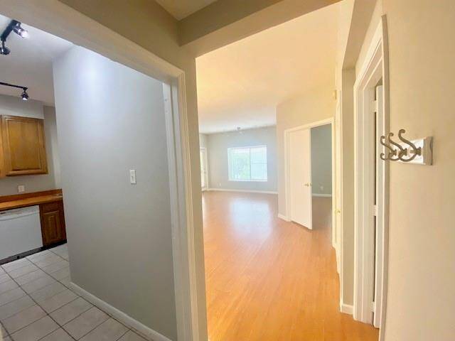 Light and bright entry with lots of natural lighting.