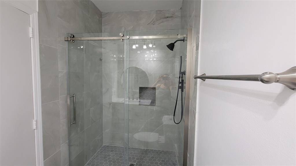 Huge secondary bath shower.