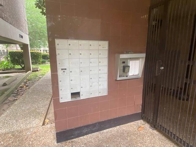 Mailbox location and keypad to enter building.