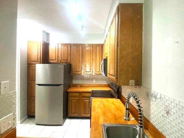 Small open from living room to the kitchen.